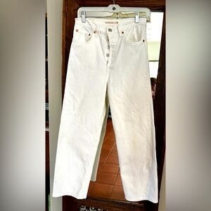 Levi’s premium Ribcage straight White jeans size 28 EUC